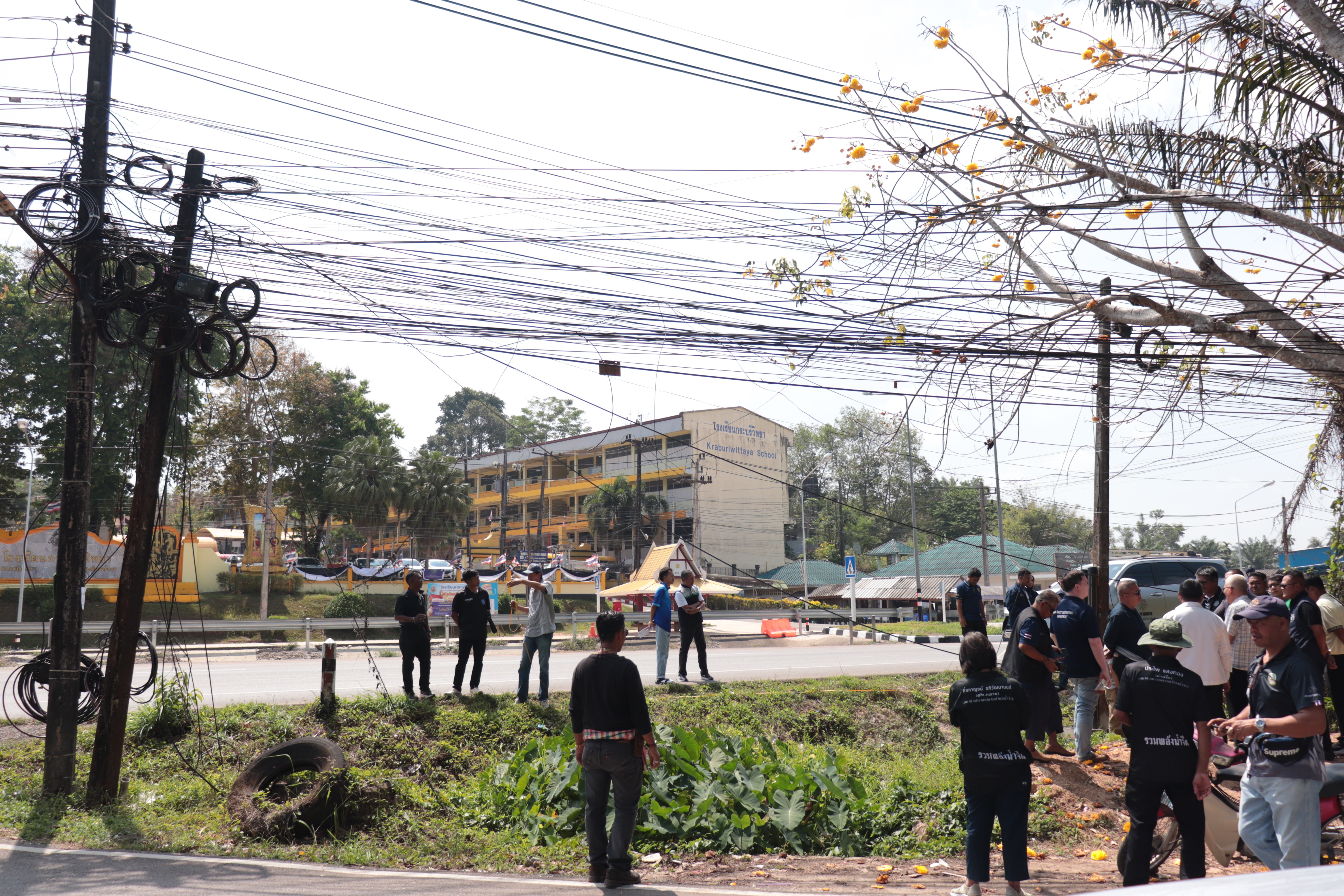 ประชุมแนวทางการดำเนินการก่อสร้างสะพานลอย หน้าโรงเรียนกระบุรีวิทยา และการพิจารณาเพิ่มจุดกลับรถ บริเวณหน้าโรงพยาบาลกระบุรี
