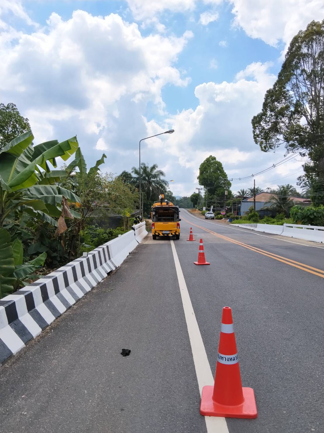 งานไฟฟ้า ดำเนินการซ่อมแซม ไฟฟ้าแสงสว่าง ทล.4006 ตอน ราชกรูด - วังตะกอ กม.28+650 - กม.29+290