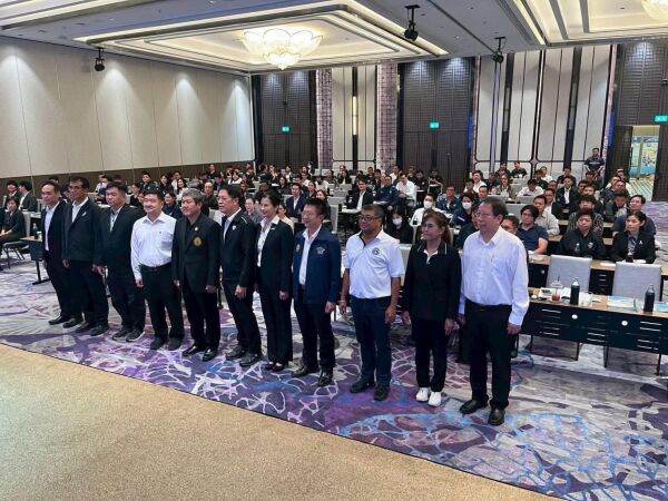 การประชุมปัจฉิมนิเทศโครงการศึกษาจัดทำแผนแม่บทการพัฒนาโครงข่ายทางหลวงรองรับการเชื่อมต่อประตูการค้าระหว่างประเทศ